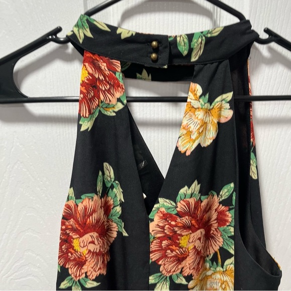 Entro Halter Neck Flowy Top Black Floral V Neckline Collared M - Picture 5 of 9
